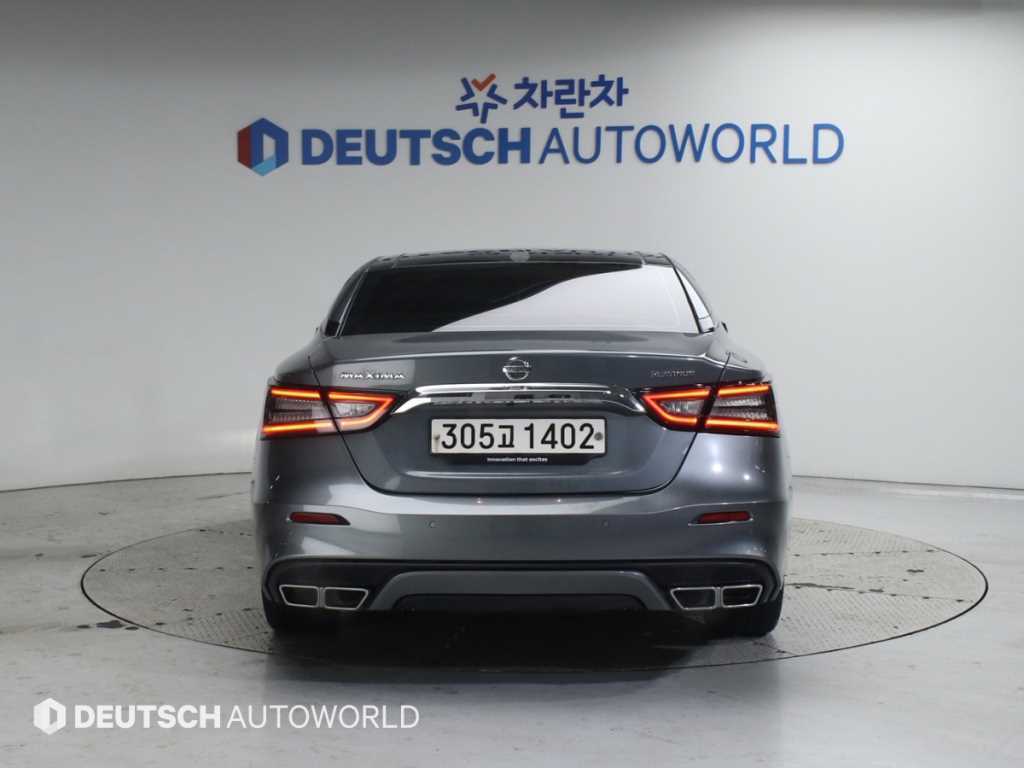 Nissan Maxima - Vista 4