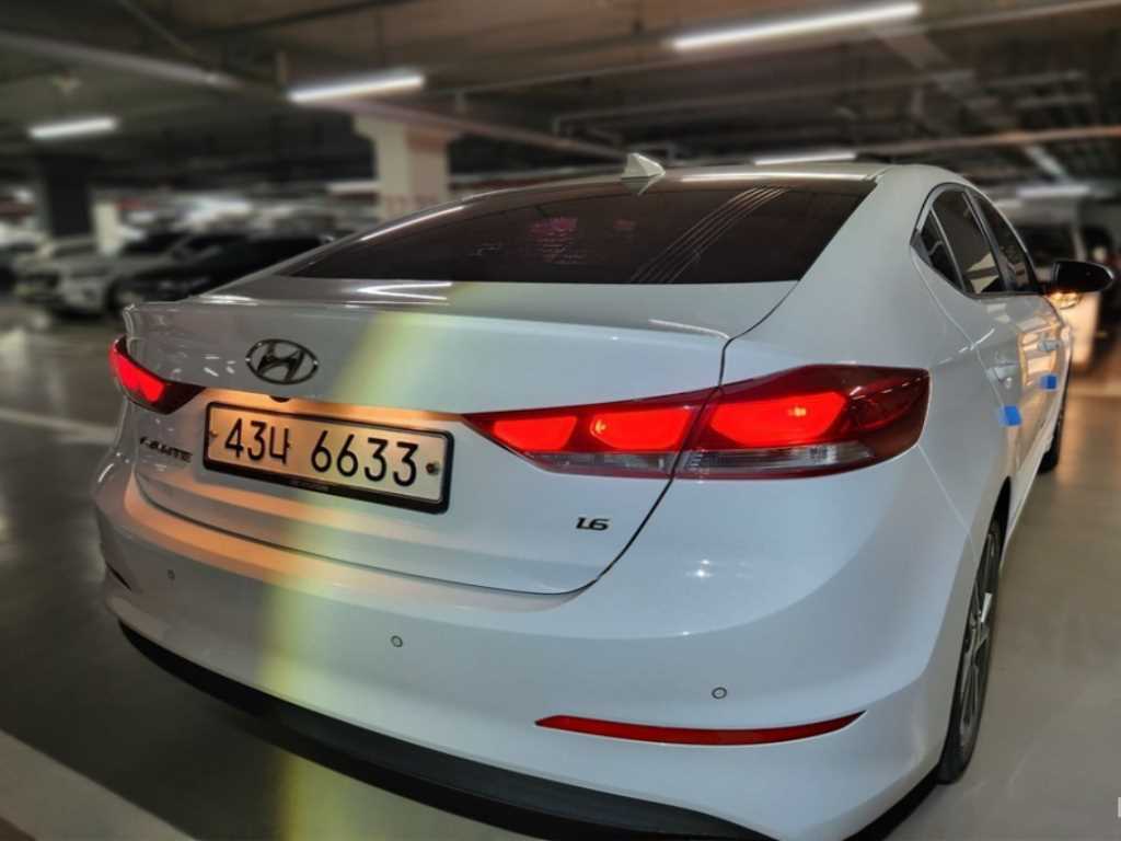 HYUNDAI Avante - Vista 6