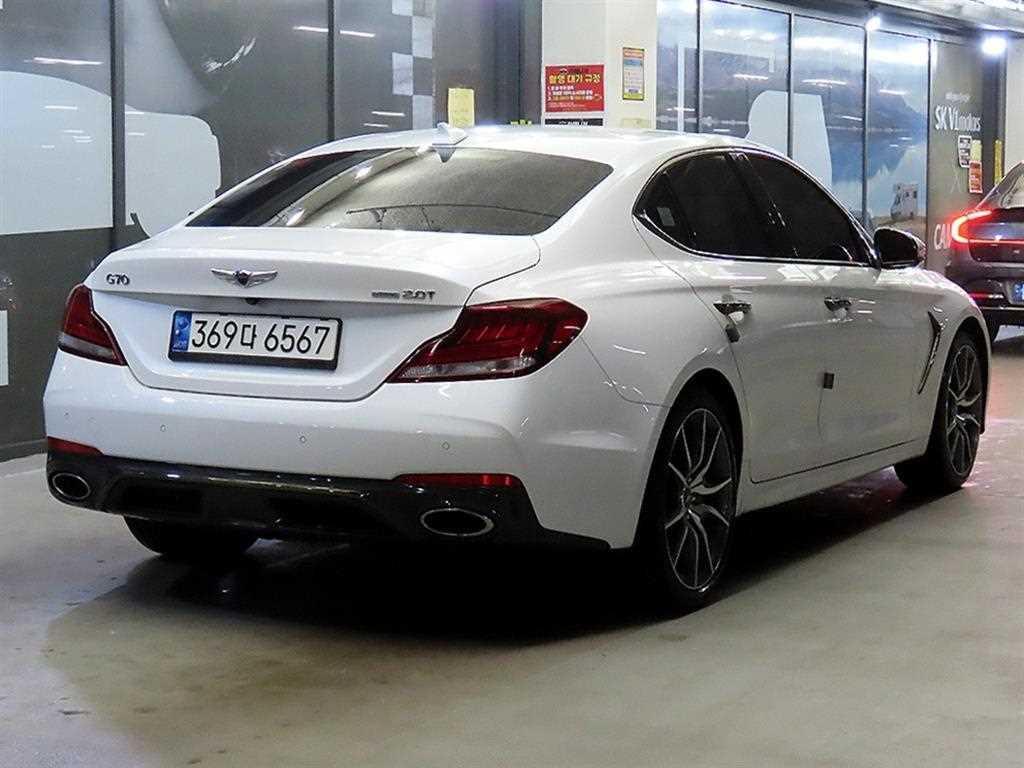 Genesis G70 - Vista 4