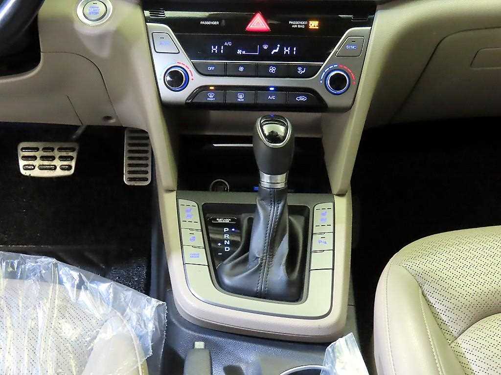 HYUNDAI Avante - Vista 12