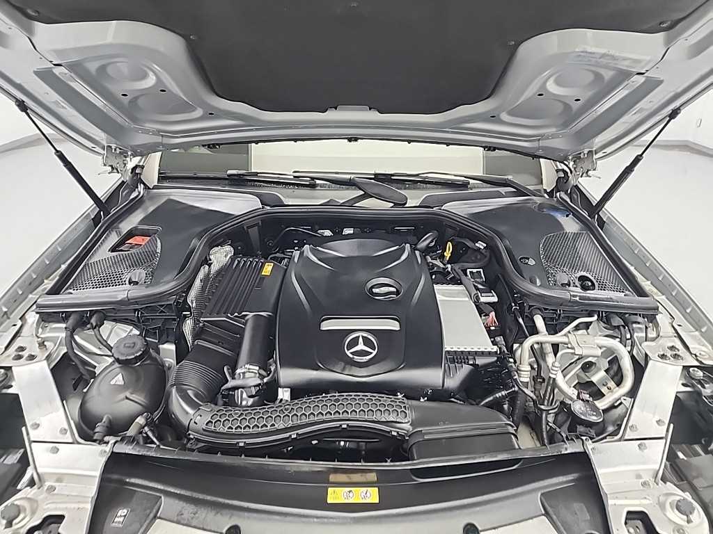 Mercedes Benz E class - Vista 5