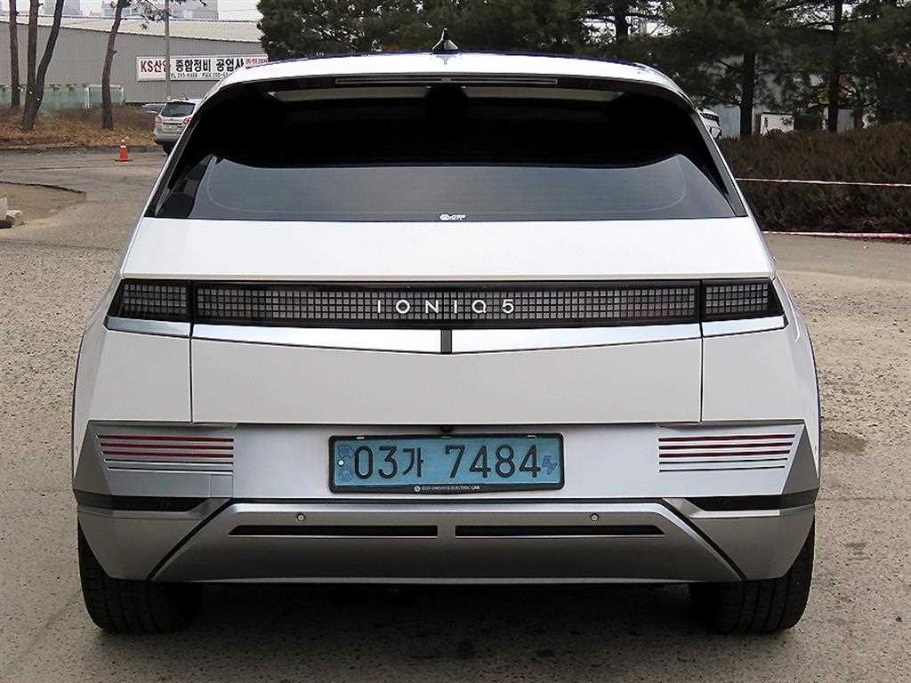 HYUNDAI Ioniq 5 - Vista 4