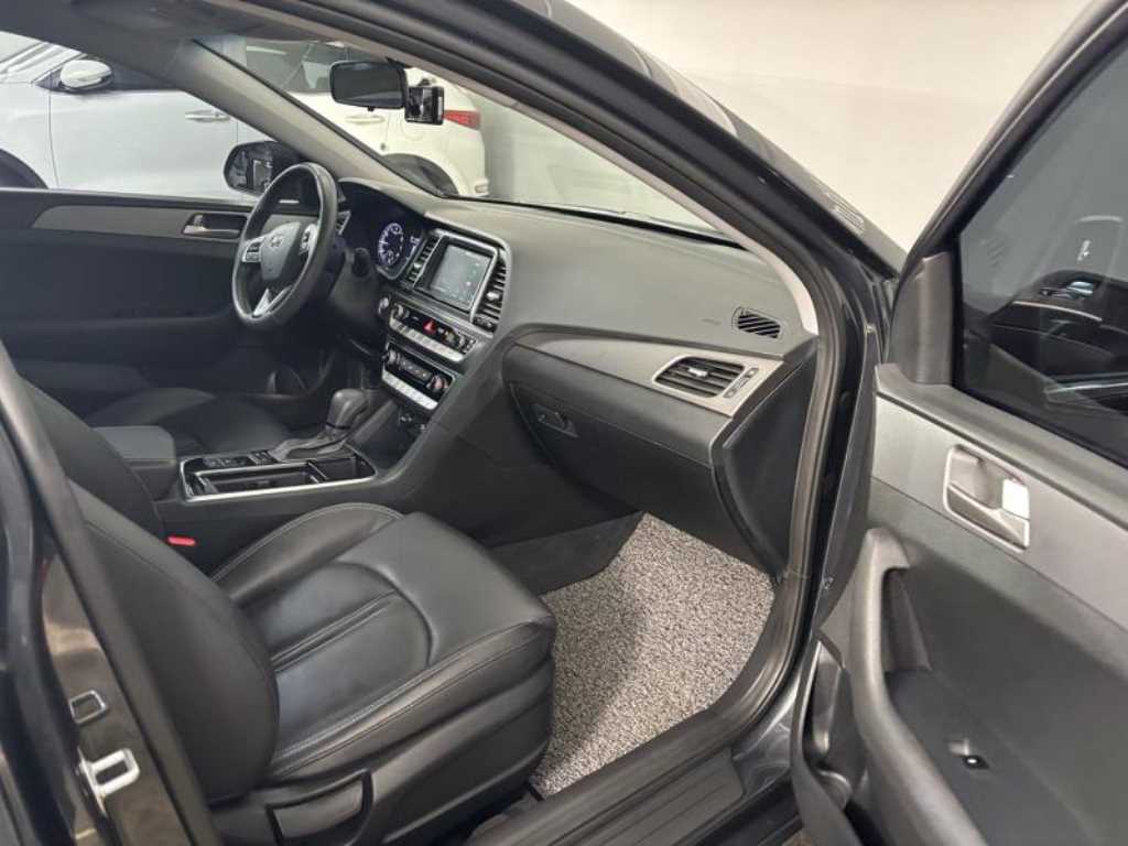 HYUNDAI Sonata - Vista 7