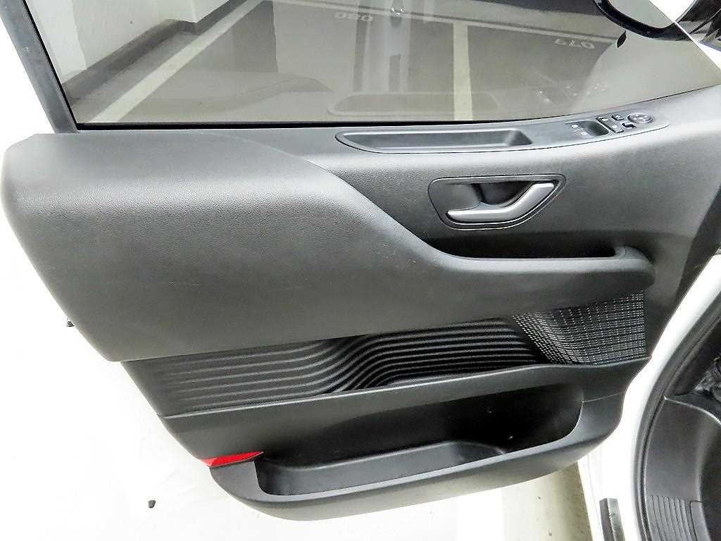 HYUNDAI Staria - Vista 11