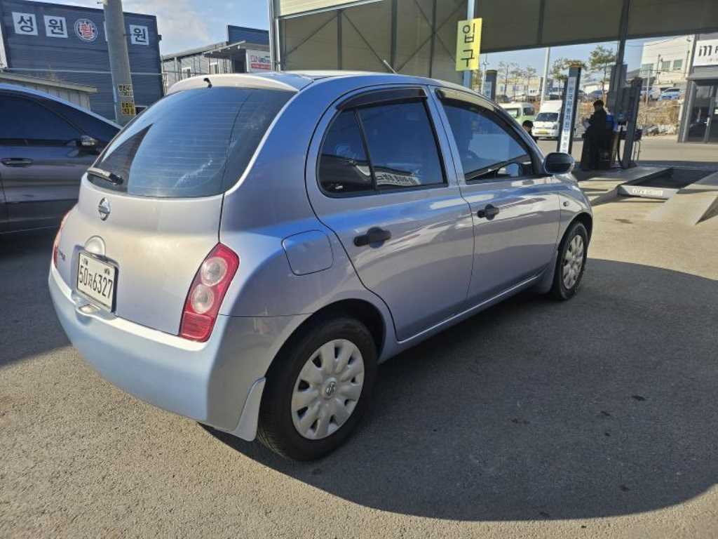 Nissan March - Vista 7