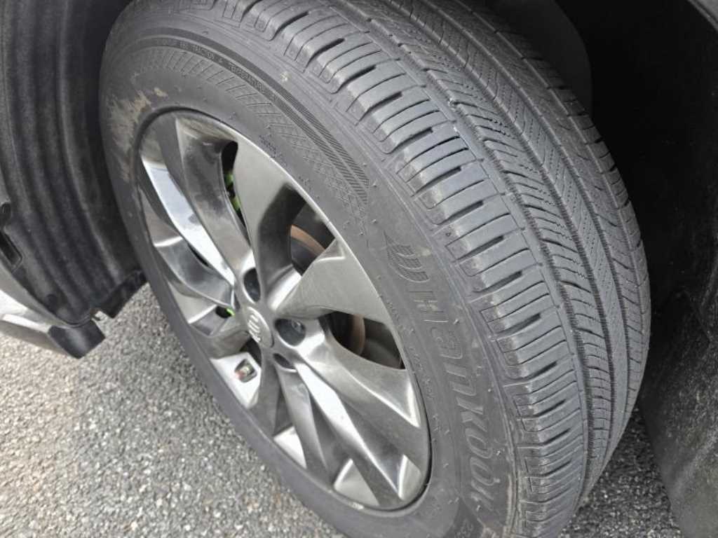 KIA Sorento - Vista 8