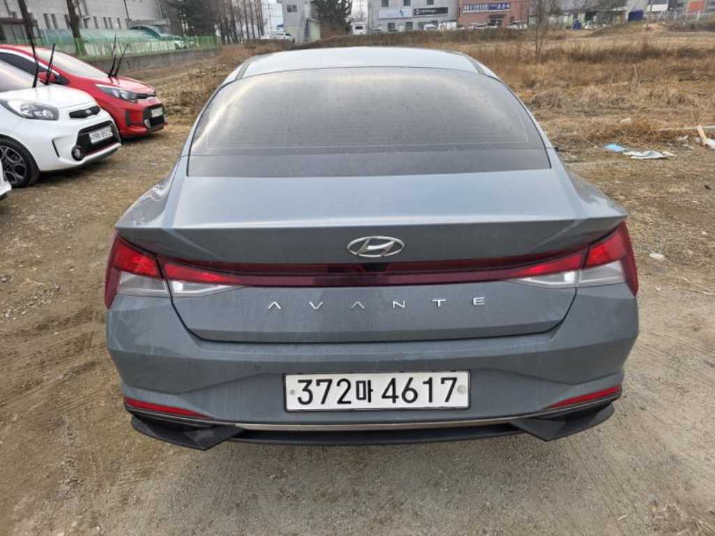 HYUNDAI Avante - Vista 2