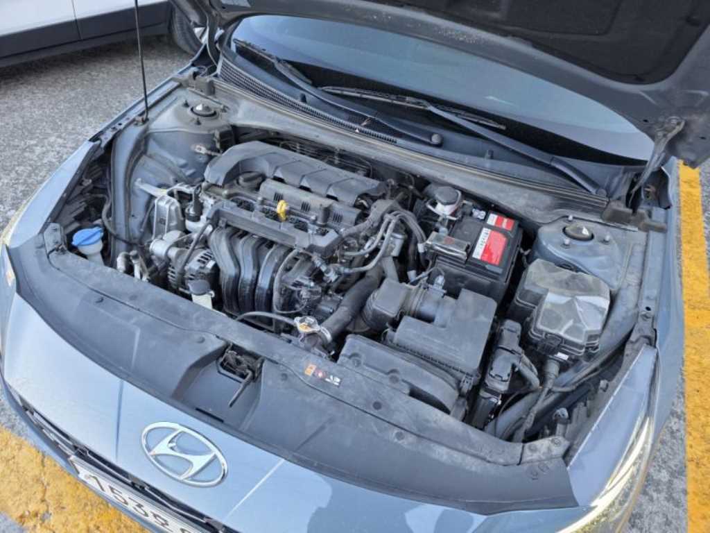 HYUNDAI Avante - Vista 5