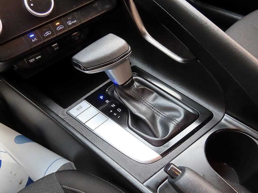 HYUNDAI Avante - Vista 10