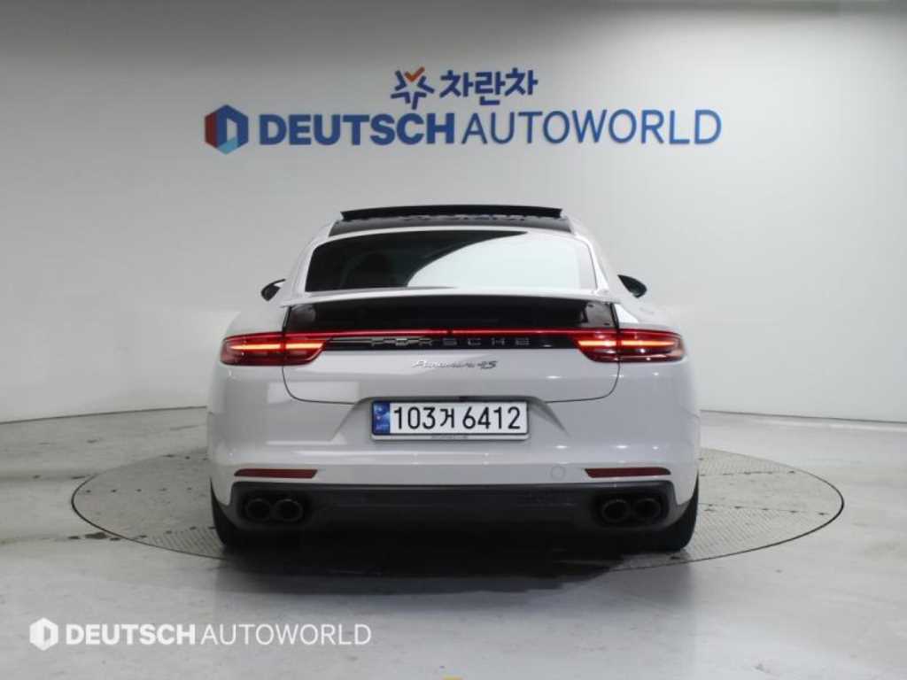 Porsche Panamera - Vista 4