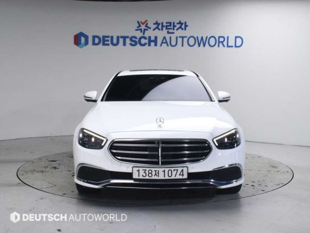 Mercedes Benz E class - Vista 3