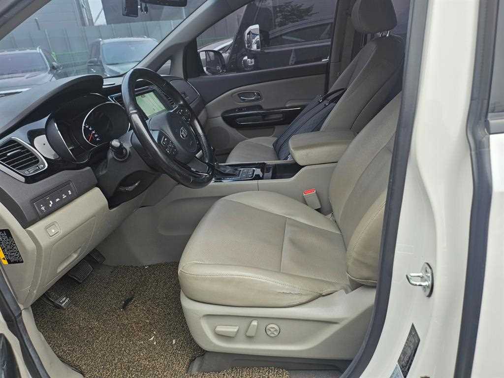 KIA Carnival - Vista 9