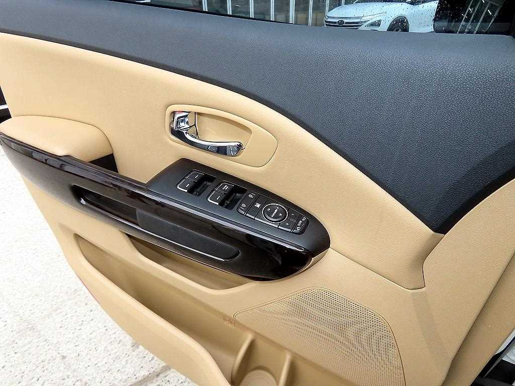 KIA Carnival - Vista 11