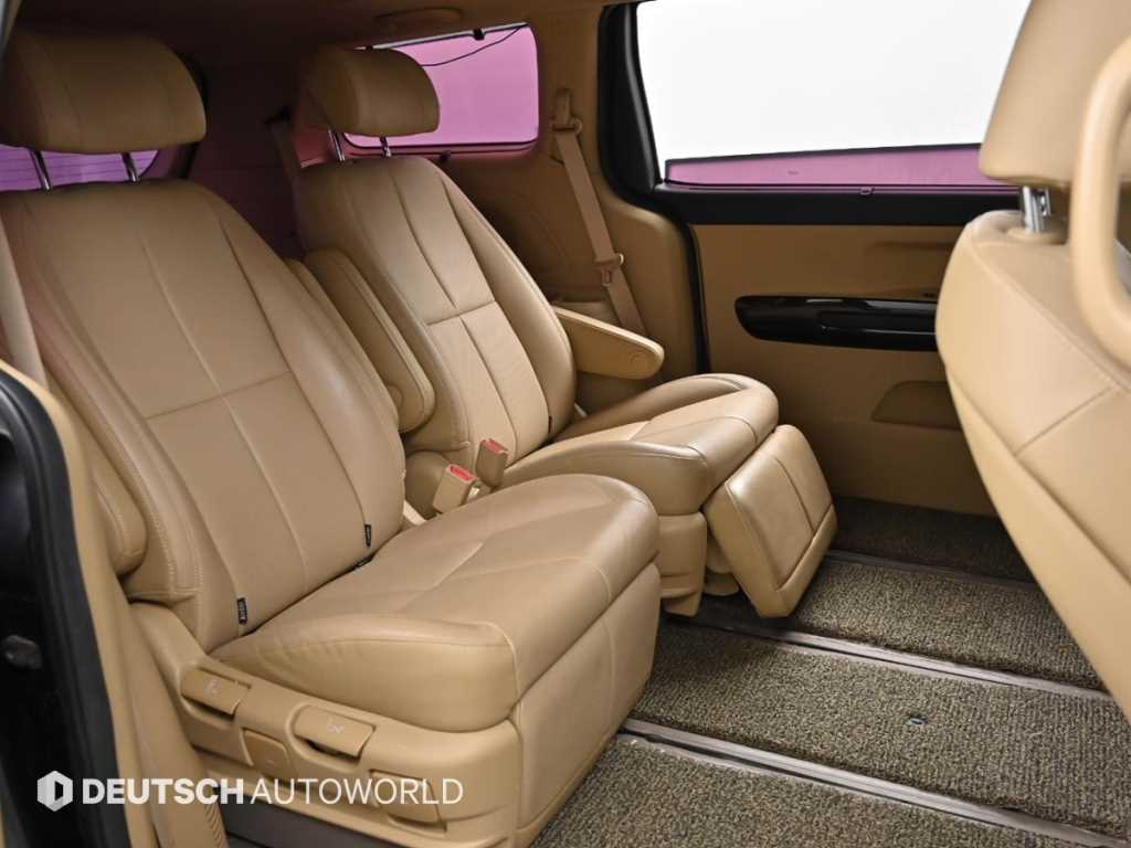 KIA Carnival - Vista 12