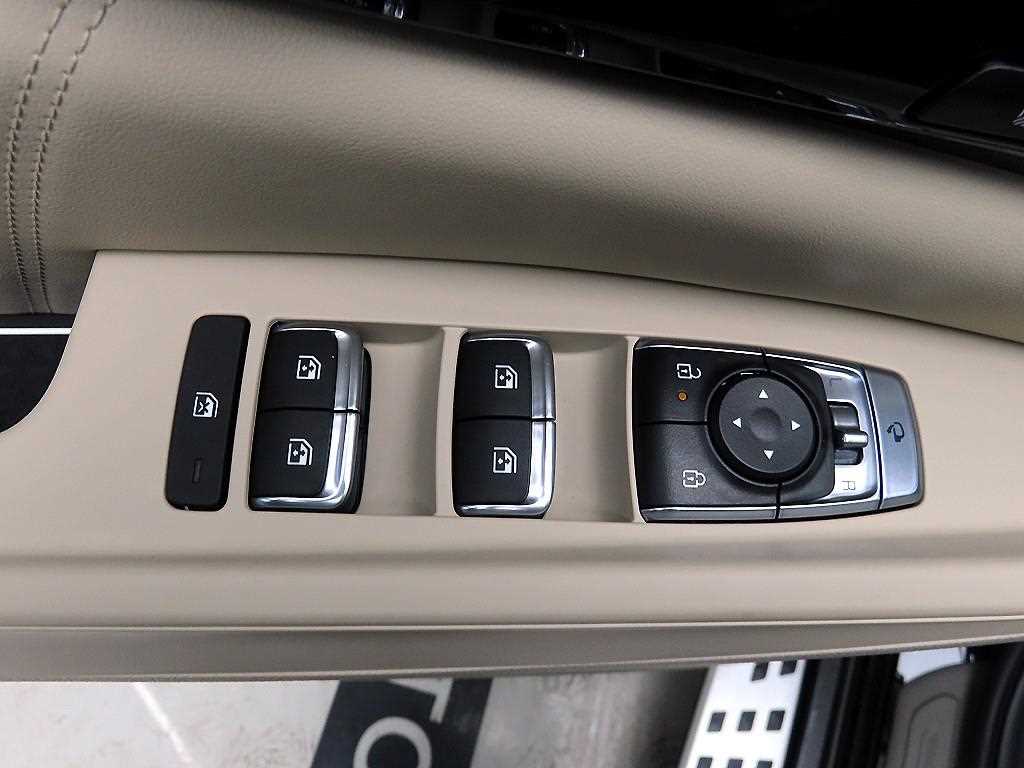 KIA Carnival - Vista 11