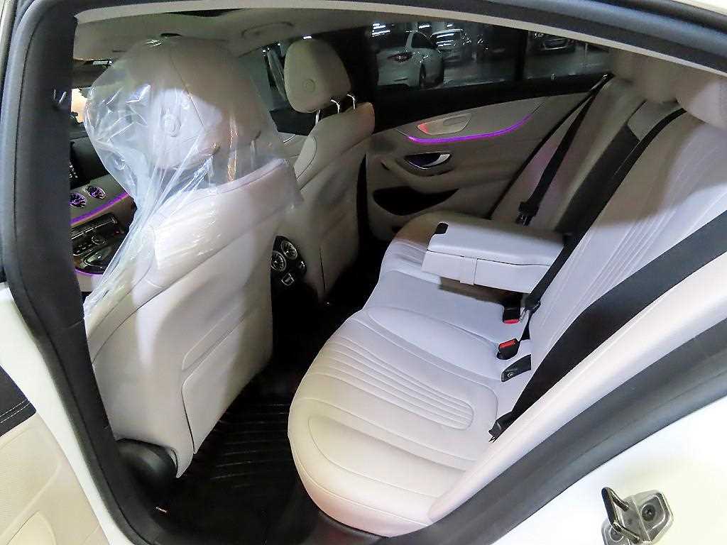 Mercedes Benz CLS Class - Vista 8