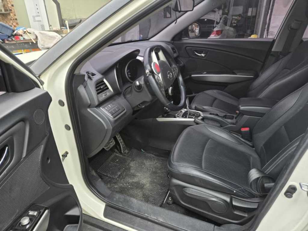 Ssangyong Tivoli - Vista 8