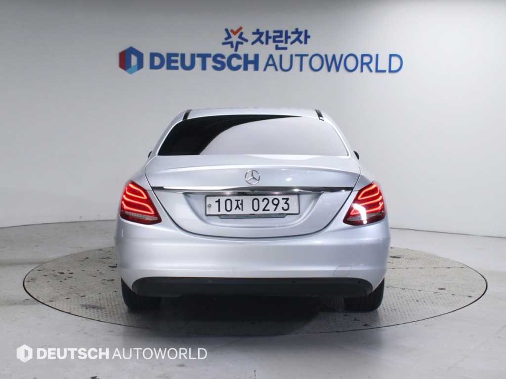 Mercedes Benz C Class - Vista 4