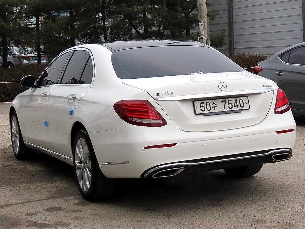 Mercedes Benz E class - Vista 3