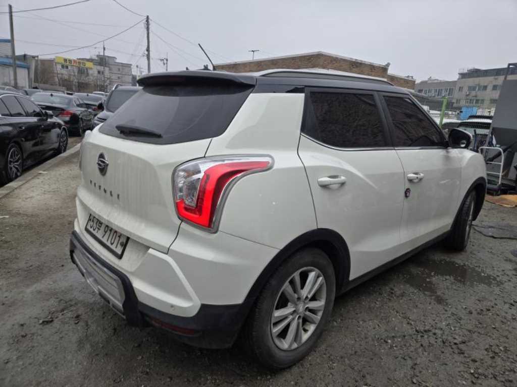 Ssangyong Tivoli - Vista 5