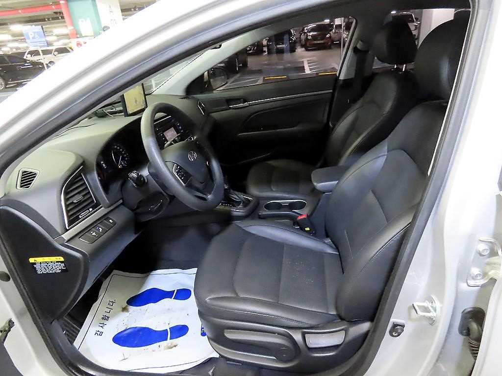 HYUNDAI Avante - Vista 6