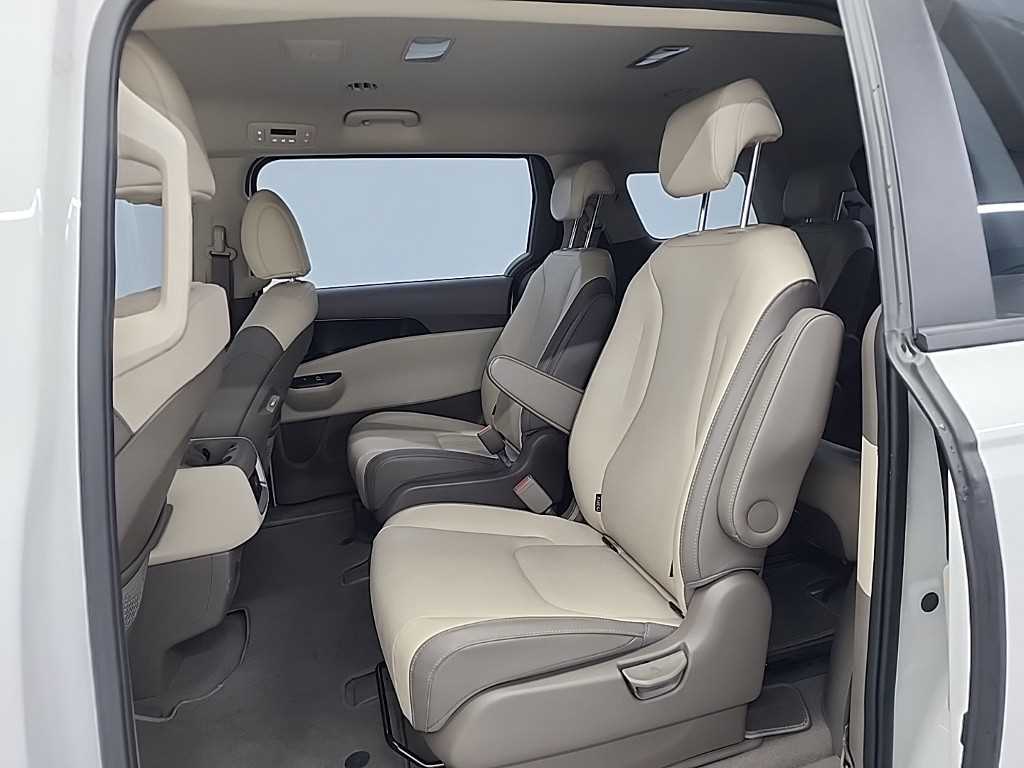 KIA Carnival - Vista 12