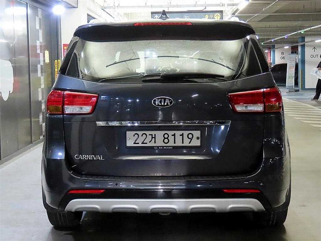 KIA Carnival - Vista 5