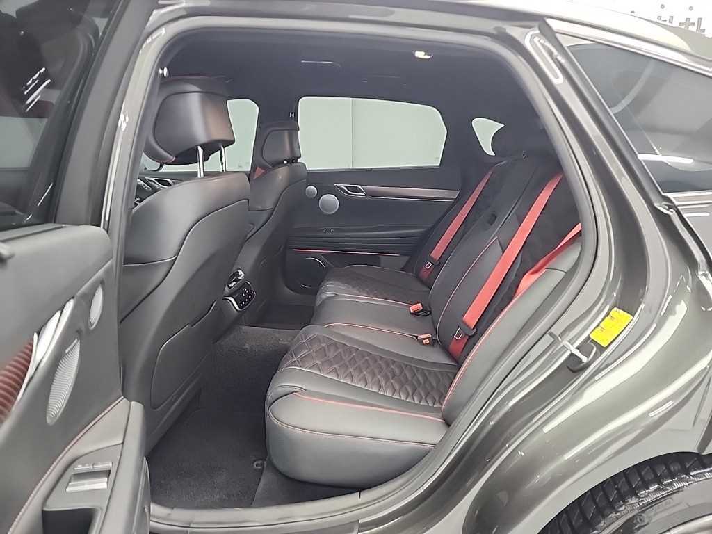 Genesis G80 - Vista 12