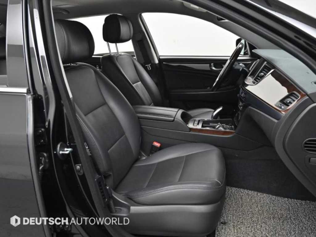 HYUNDAI Equus - Vista 10