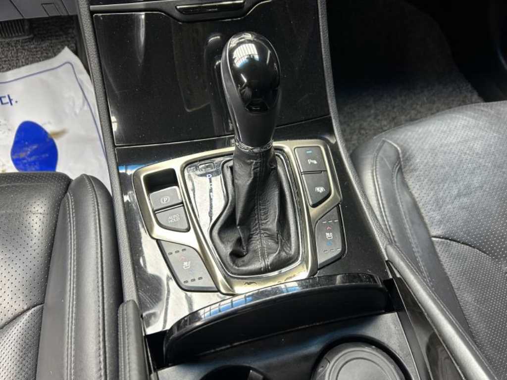 HYUNDAI Grandeur - Vista 12