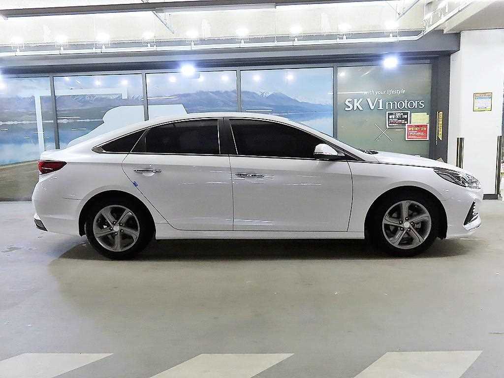 HYUNDAI Sonata - Vista 3