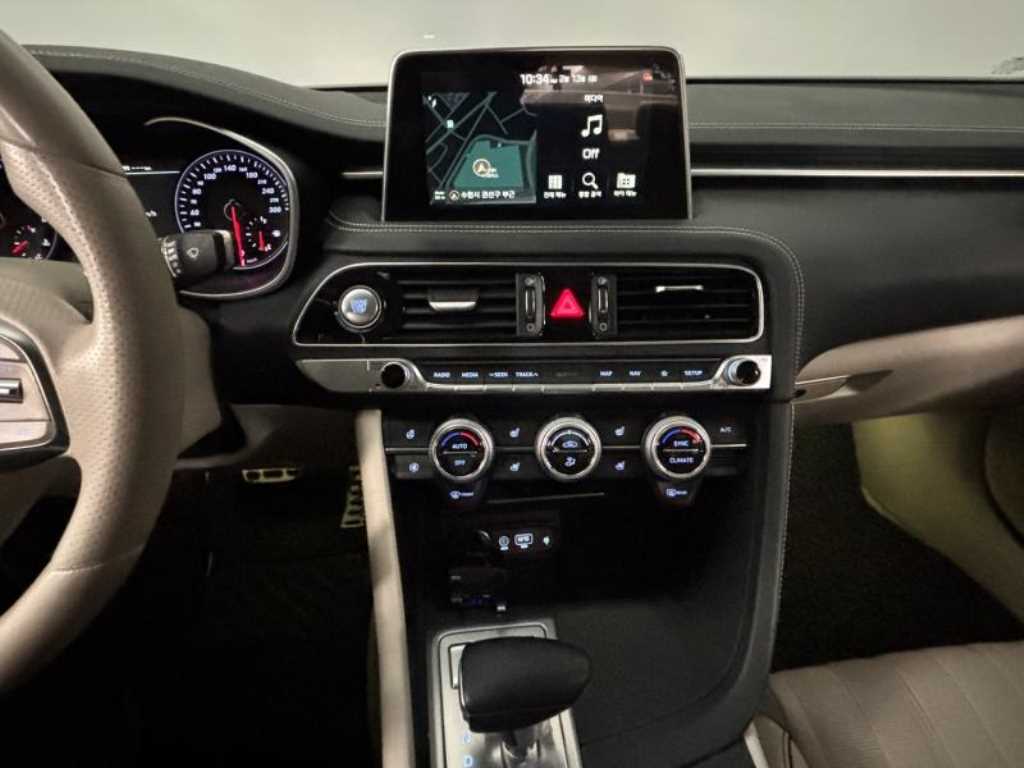 Genesis G70 - Vista 9