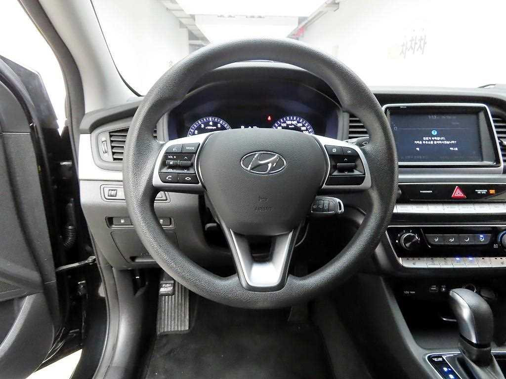HYUNDAI Sonata - Vista 8