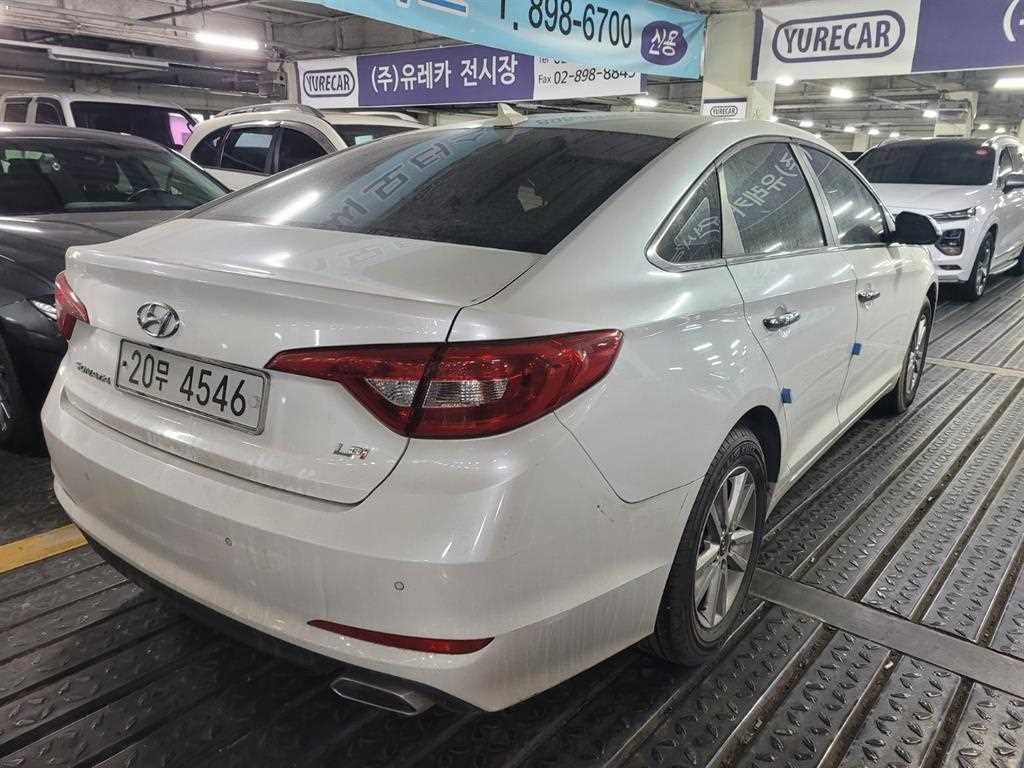 HYUNDAI Sonata - Vista 4