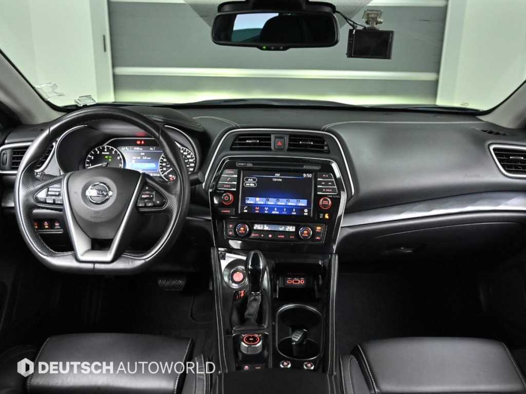 Nissan Maxima - Vista 7