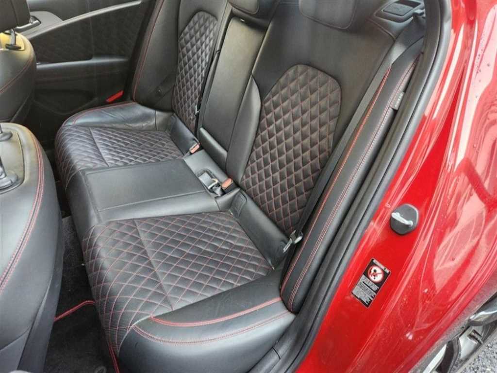 Genesis G70 - Vista 6