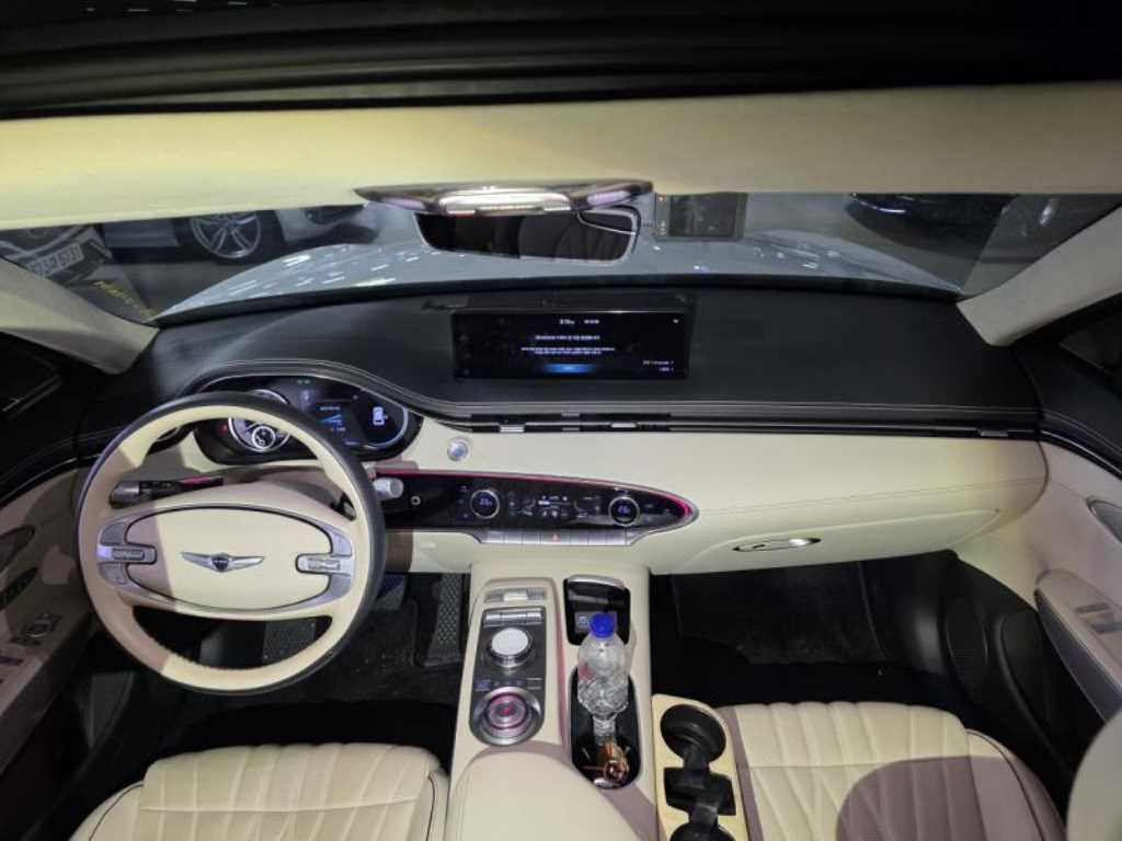Genesis GV70 - Vista 8