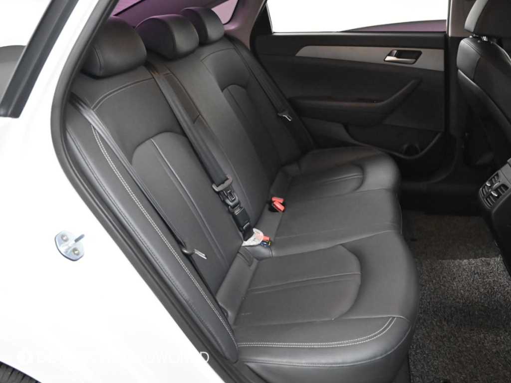 HYUNDAI Sonata - Vista 12