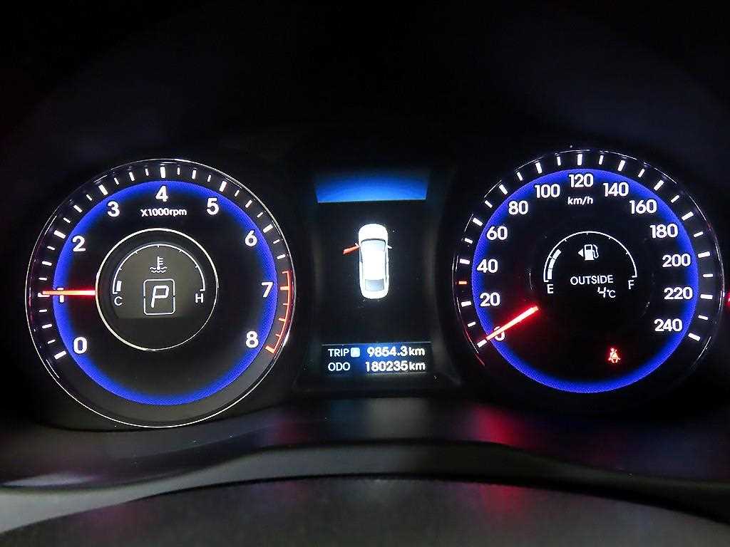 HYUNDAI i40 - Vista 8