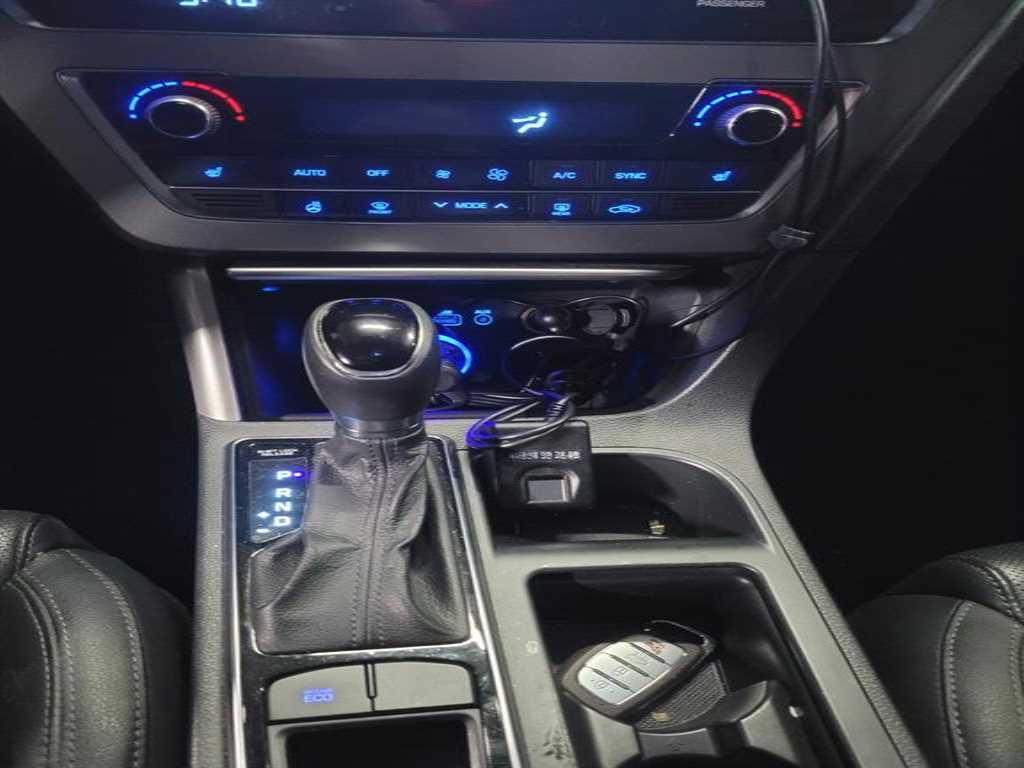 HYUNDAI Sonata - Vista 12