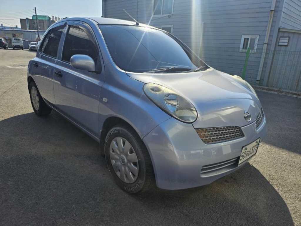 Nissan March - Vista 2