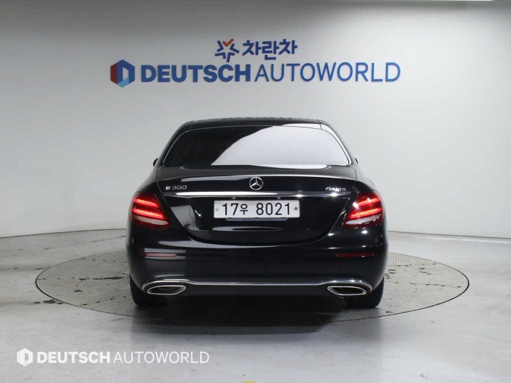 Mercedes Benz E class - Vista 4