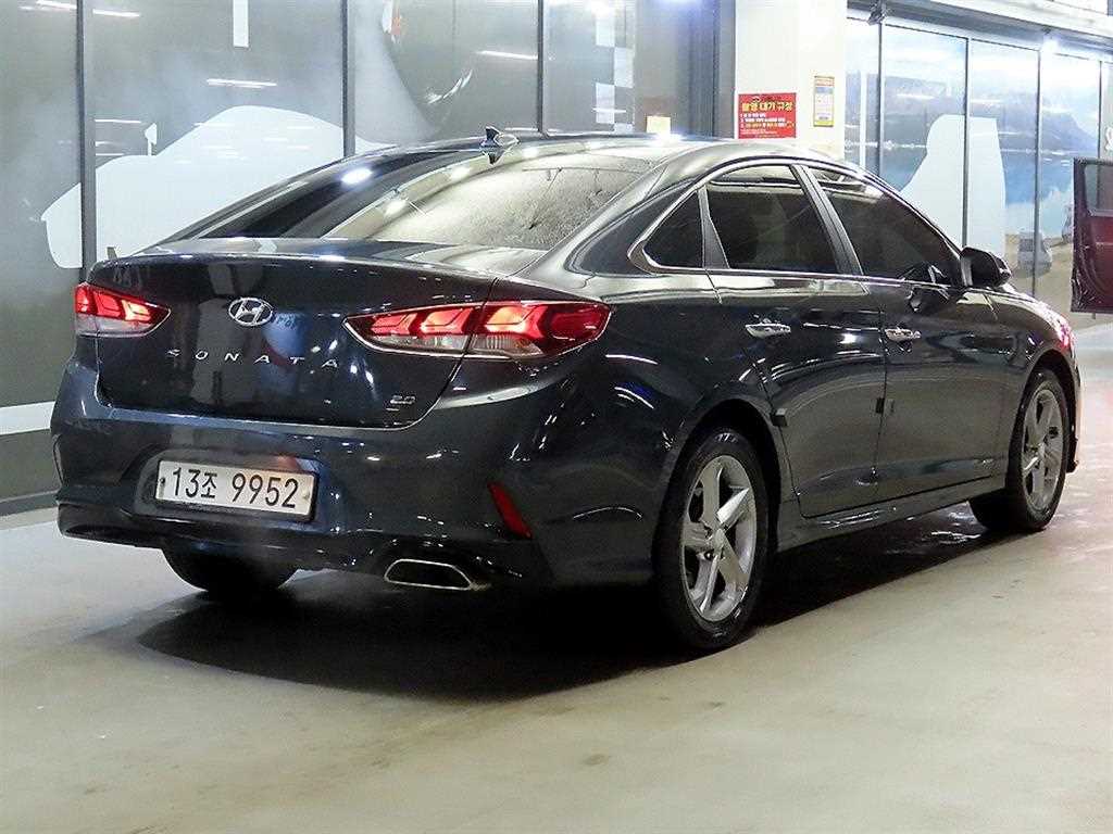 HYUNDAI Sonata - Vista 4
