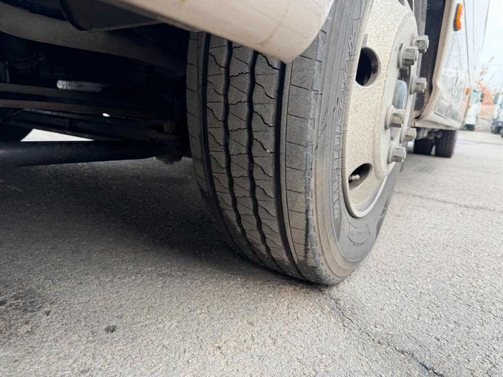 medium and large bus Hyundai bus - Vista 9