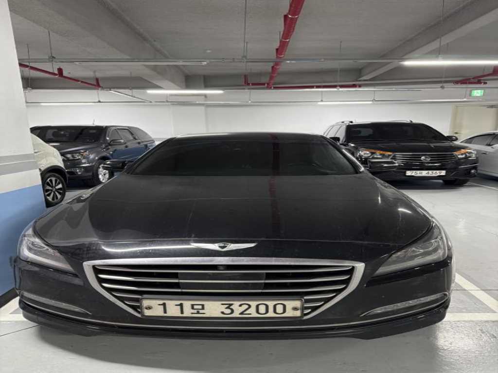 HYUNDAI Genesis - Vista 5