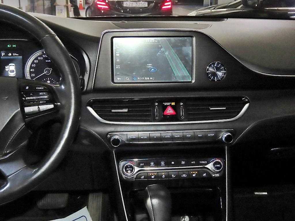 HYUNDAI Grandeur - Vista 11