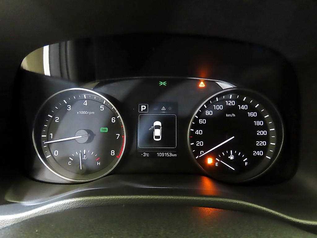 HYUNDAI Avante - Vista 9