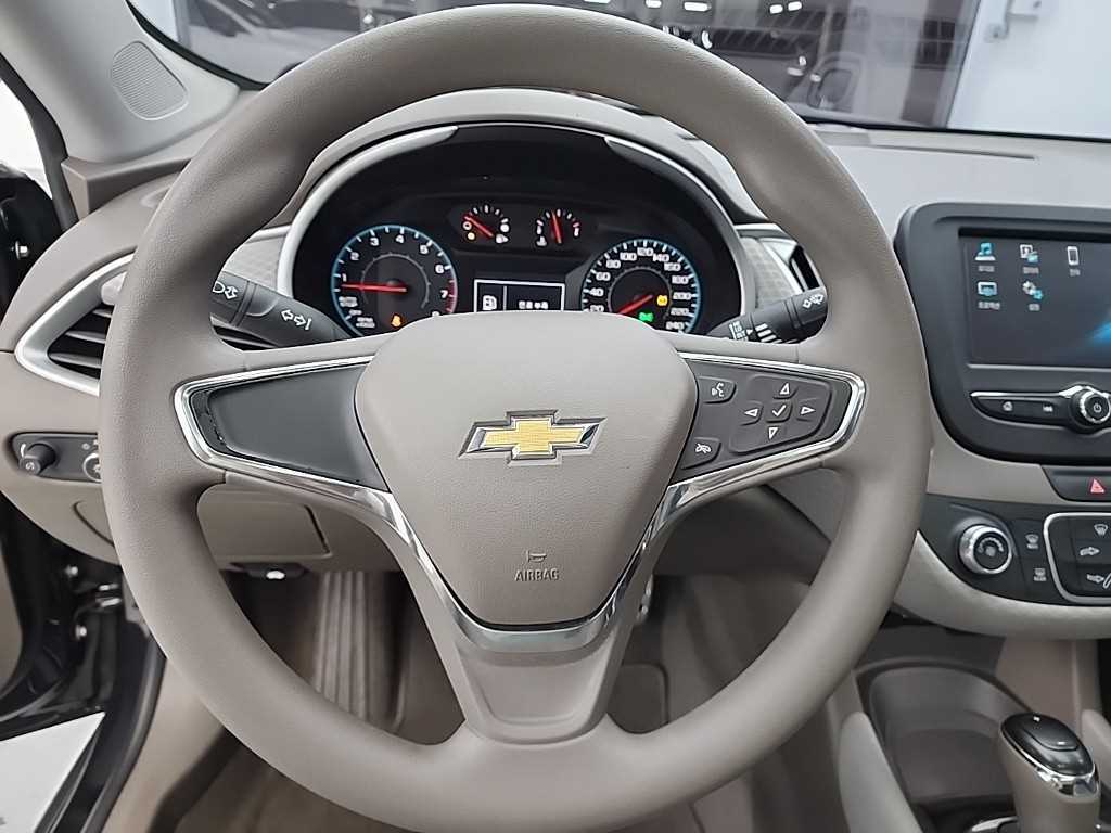 Chevrolet Malibu - Vista 8
