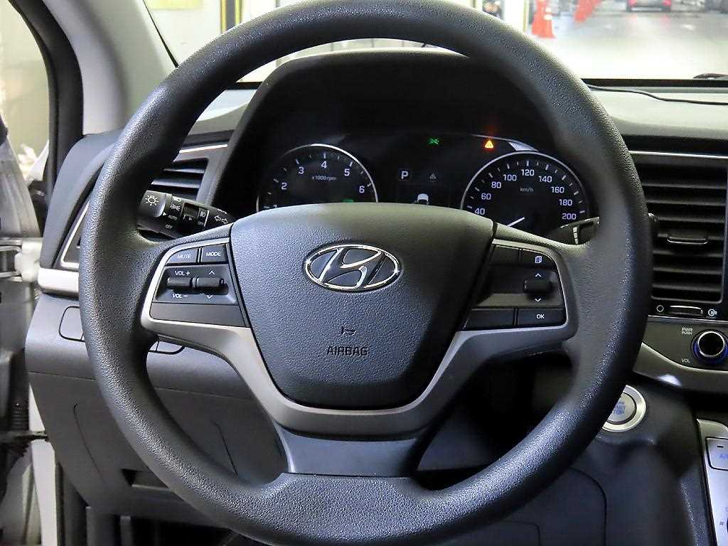 HYUNDAI Avante - Vista 8