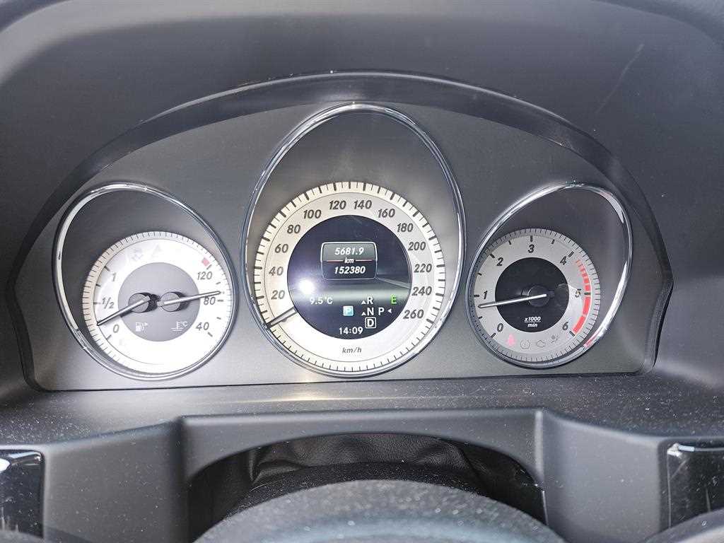 Mercedes Benz GLK Class - Vista 4